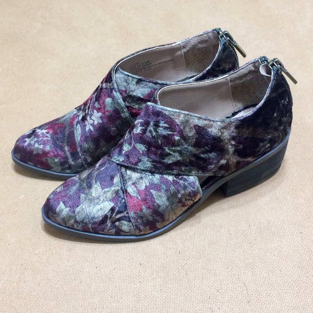 Women’s brown floralvelvet cutout comfort Booties